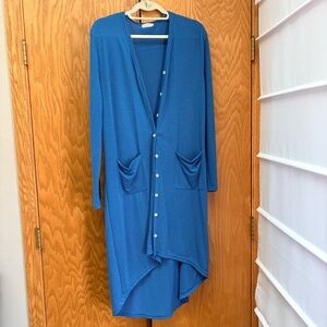 Teal women’s jersey knit light weight cardigan. Drapes well, high-low hem. Large